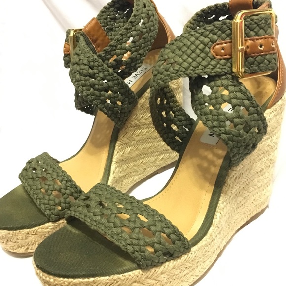 Steve Madden Shoes - 🎇 STEVE MADDEN OLIVE GREEN WEDGE MAGESTEE"